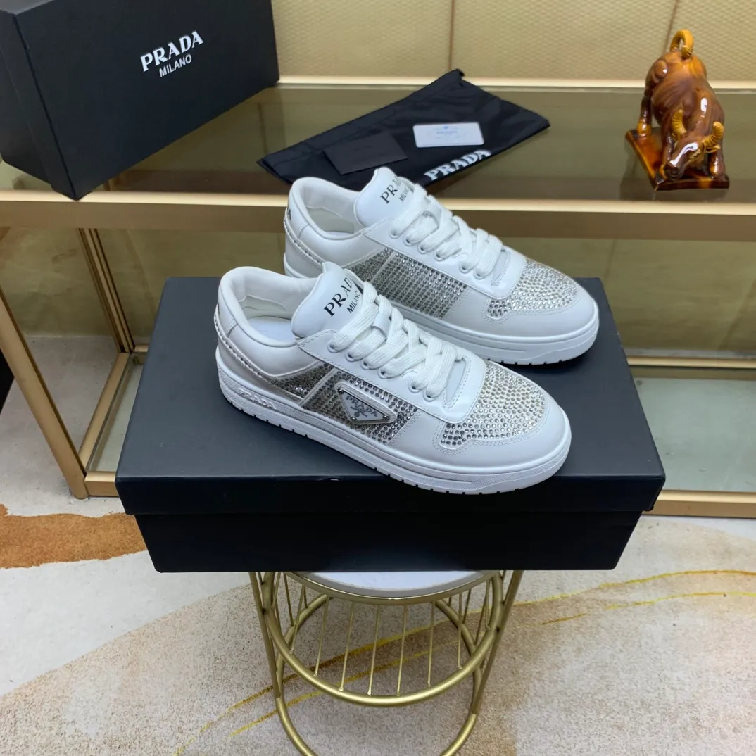 💰680.巜PRADA》Prada: Top 🔝purchasing agent🔍🔍The latest men’s counters are on sale simultaneously, high-quality original calfskin imported from Italy 🇮🇹. Brand logo* (prominent·high-end·noble·class·) exquisite workmanship (imported from Italy🇮🇹 Sole: Original sole provided by the original factory, ⚠️exclusive double-layer activity, TPR rubber, combination outsole; super comfortable, wear-resistant, non-slip, environmentally friendly🌳🌳🌳, real shot🎬The real thing is more beautiful🔍🔍 (high quality, follow the order) code number 38 to 44 (.45 customized)